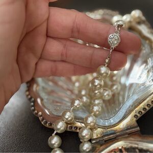 Elegant Pearl Necklace with Silver Clasp